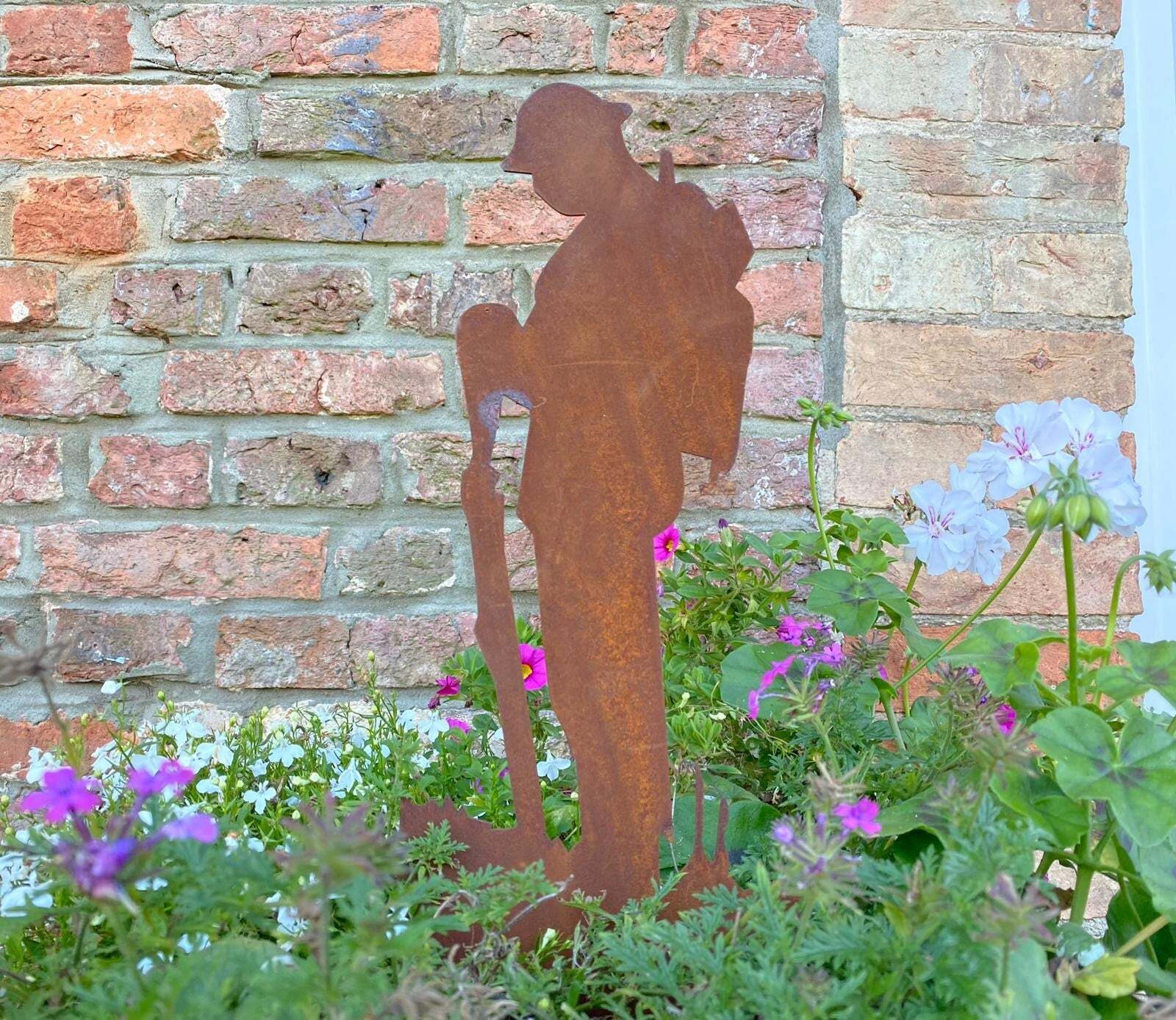 METAL Lest We Forget Soldier army GARDEN Decoration Statue Feature